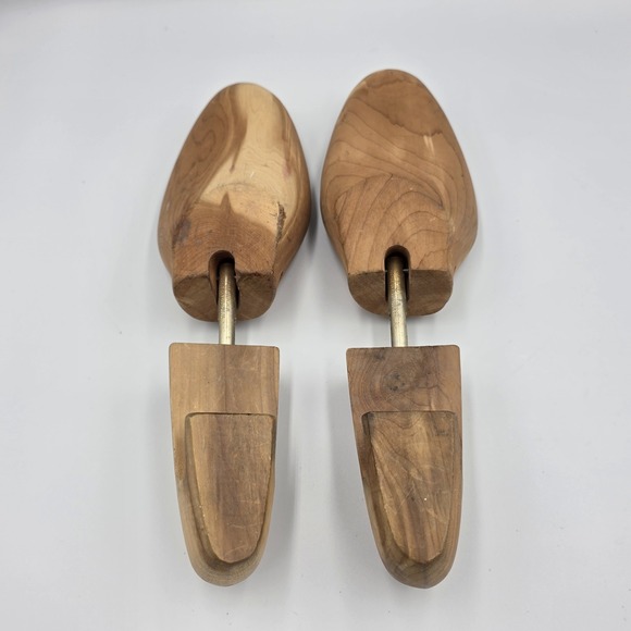 Heart of the Tree Aromatic Red Cedar Scented‎ Wood Tree Stretchers Size XL Pair - Picture 3 of 6